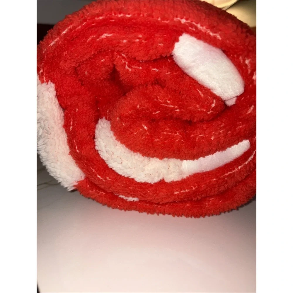 Pillowfort - Patisserie Red Chenille Throw with White Hearts - 50x60